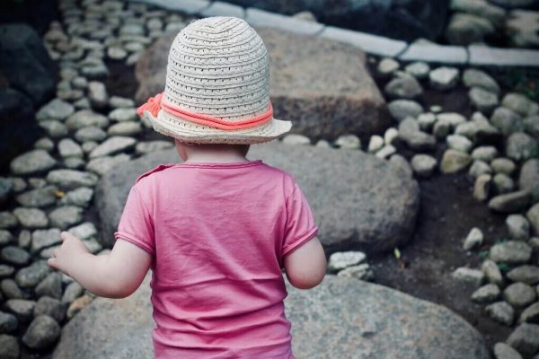 Ochrona skóry dziecka przed słońcem: Najlepsze praktyki i produkty do pielęgnacji